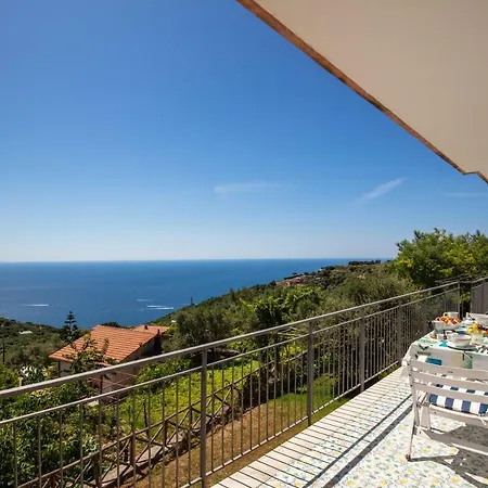 Geca's House - Panoramic Sea View شقة ماسّا لوبْرينسِ
