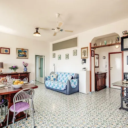 Geca's House - Panoramic Sea View شقة *