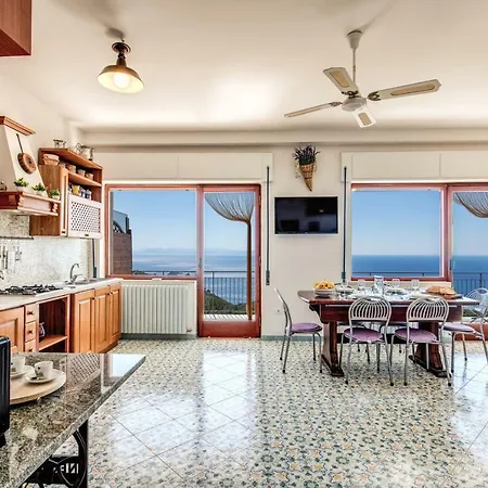 Geca's House - Panoramic Sea View شقة