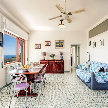 Geca's House - Panoramic Sea View شقة ماسّا لوبْرينسِ