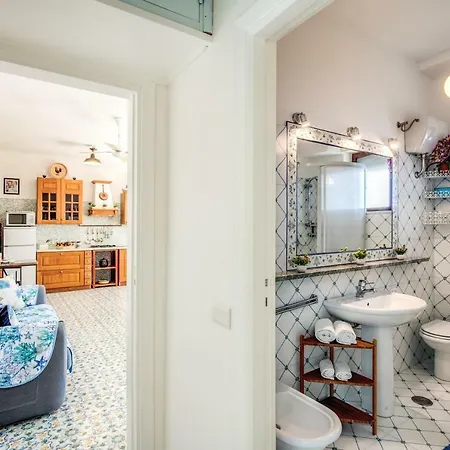 아파트 Geca's House - Panoramic Sea View 마사루브렌세